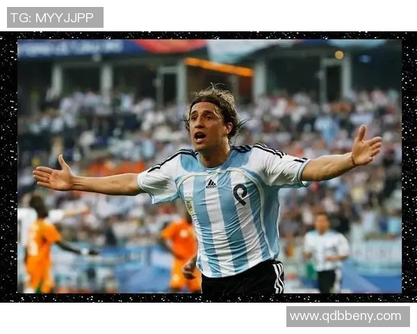 足球场上的风采与魅力长发飘逸的足球明星们展现独特个性与风格