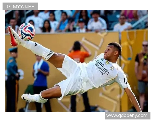 足球明星因涉嫌犯罪被判入狱引发球迷热议与媒体关注