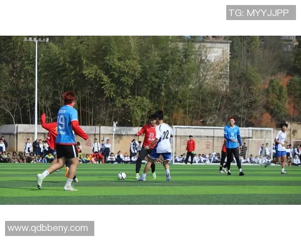 梦中邂逅足球明星我与梦想的爱情故事在绿茵场上绽放的浪漫与激情